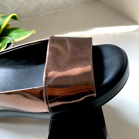 French connection leather upper bronze metallic slip on shoes size 9 - Picture 2 of 6